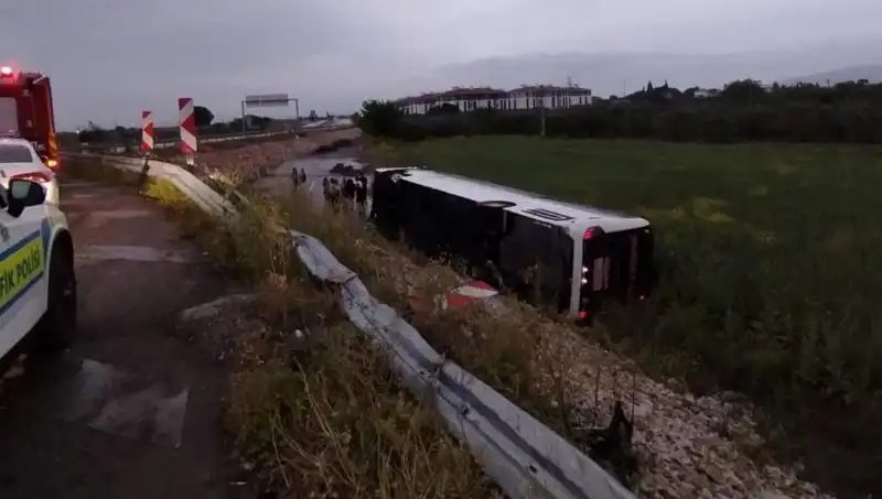 Manisa'daki Yolcu Otobüsü Kazası: Yaralıların Durumu ve Olayın Ayrıntıları