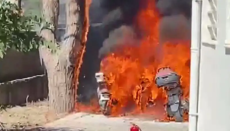 Park Halindeki Motosikletler Alev Alev Yandı: Olayın Sebebi Nedir?