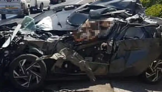 Şanlıurfa'da Feci Kaza: Otomobil Tankere Çarptı, 1 Kişi Hayatını Kaybetti