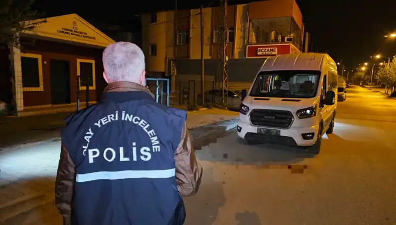 Kebapçıda Kanlı Gelişme: Arkadaşını Boynundan Bıçaklayarak Metruk Bir Olay Gerçekleşti!