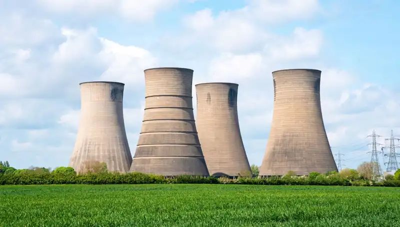 ABD’nin İkonik Soğutma Kulesi Patlayıcıyla Yıkıldı: Nedenleri ve Sonuçları