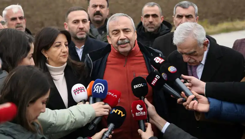 İmralı'dan PKK'ya Önemli Çağrı: Sırrı Süreyya Önder Açıklıyor