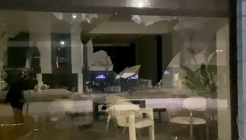 Mobilya Mağazası Taşlı Saldırıya Uğradı: Olayın Ardındaki Sebepler Neler?