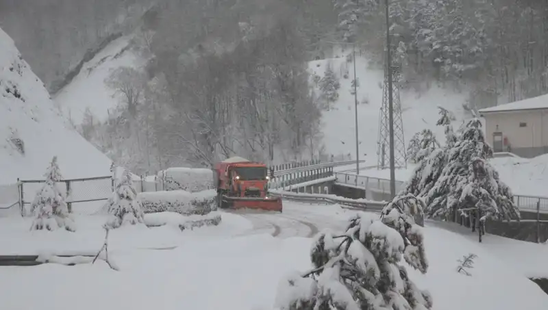 Bolu Dağı’nda Dört Mevsim Güzelliği: Kar Yağışı Doğa Tutkunlarını Bekliyor