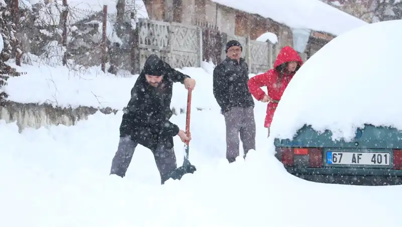 Ülke Genelinde Kar Tatili: Okullar Bugün (14 Nisan) Kapılarını Kapatıyor Mu?