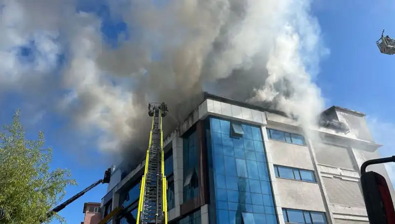 Esenyurt'ta Tekstil Atölyesinde Korkutan Yangın: Detaylar ve Yıkıcı Etkileri