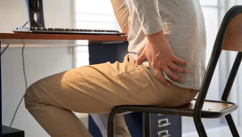 Kalça Ağrısı Sizi Yanıltmasın: Bağırsak Kanserinin Gizli Belirtisi
