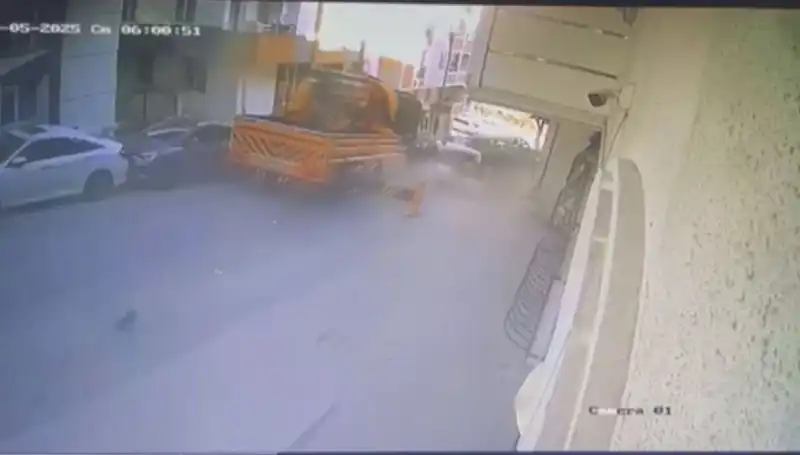 Kontrolden Çıkan Vinç, 23 Aracı Yerle Bir Etti: Kentte Şok Etkisi Yarattı