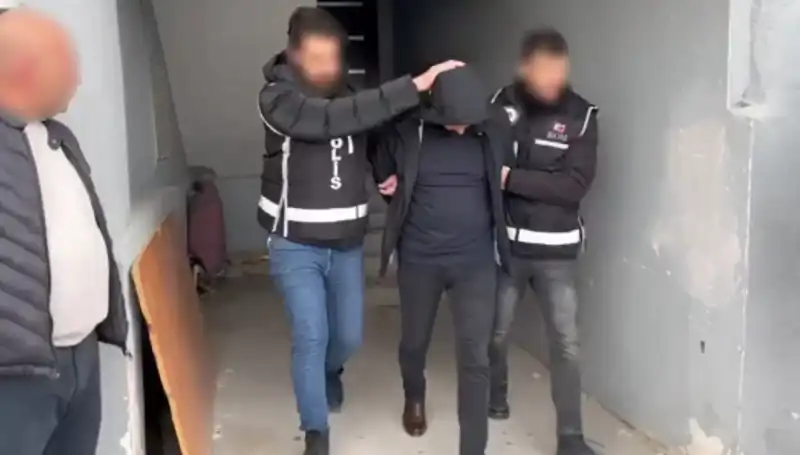 Dört İlde Operasyon: Çetelere Yüklü Darbe ve Ele Geçirilen Silahlar!