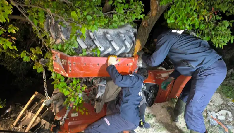 Kontrolden Çıkan Traktör Devrildi: Sürücü Hayatını Kaybetti